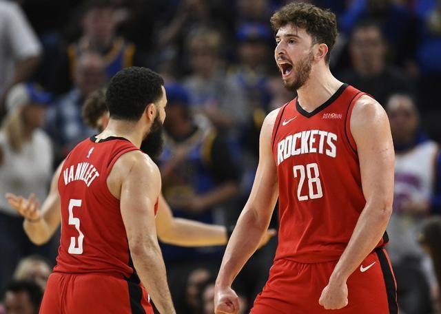 关于莱万多夫斯基新星回归赛场表现惊艳，勇士未来可期！的信息